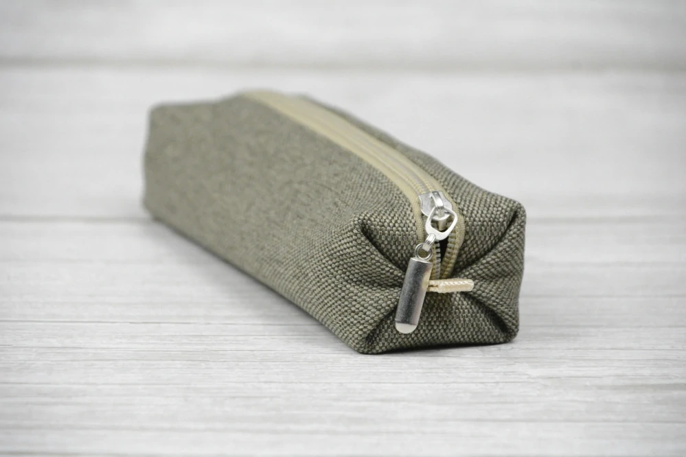Penál mini středně hnědý 