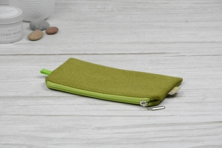 Obal na mobil olivový se zeleným zipem