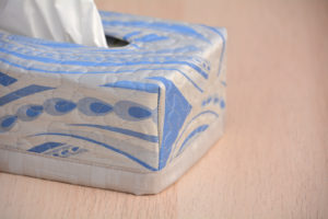Box na kapesníky v bledě modré s béžovou