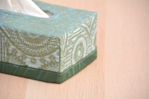 Box na kapesníky zelený s tmavým lemem