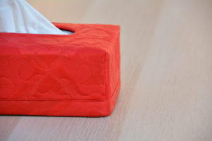 Box na kapesníky v syté červené