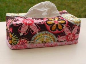 Box na kapesníky hnědorůžový s barevnými květy