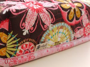 Box na kapesníky hnědorůžový s barevnými květy