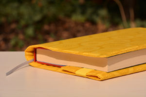Obal na diář, knihu hořčicovo žlutý