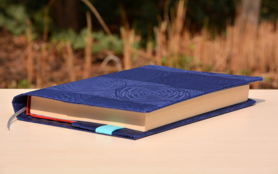 Obal na diář, knihu temně modrý s kruhy