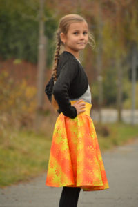 Kolová sukně žlutooranžová